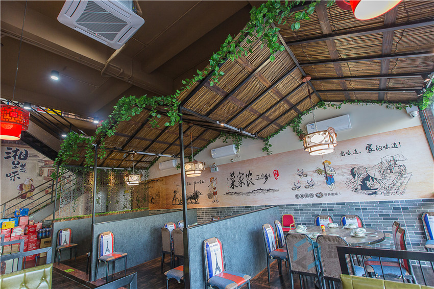 400平山里人家湘菜館裝修設(shè)計